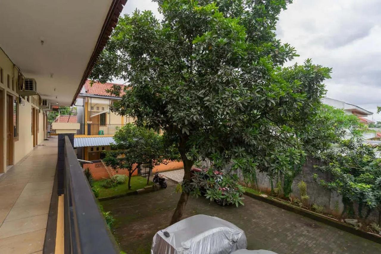 Kostawira Syariah Bintaro Mitra Reddoorz Hotel Mencil Luaran gambar