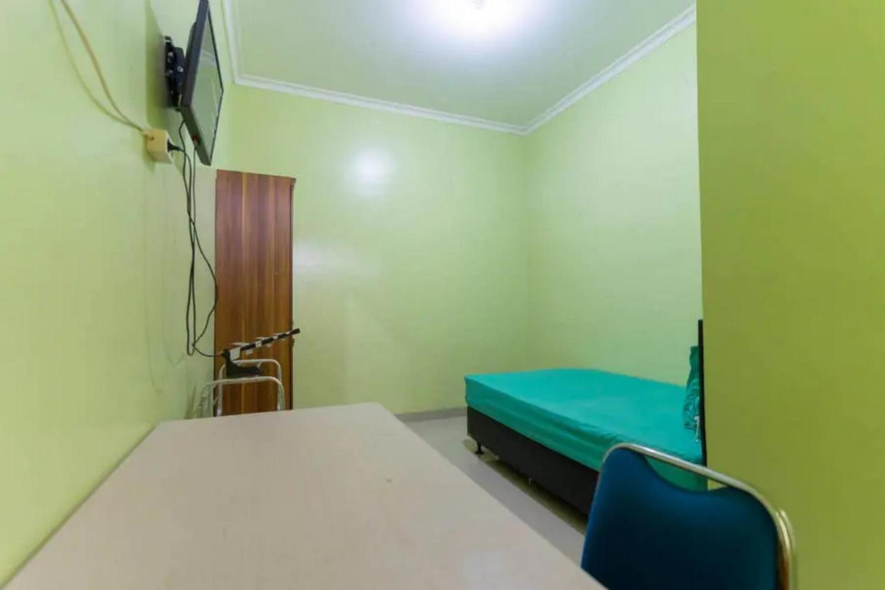 Kostawira Syariah Bintaro Mitra Reddoorz Hotel Mencil Luaran gambar