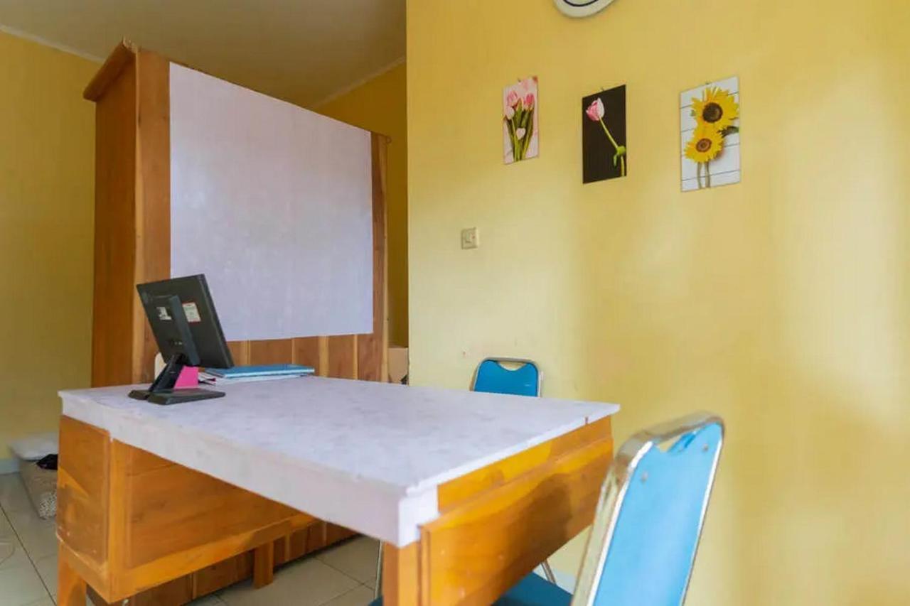 Kostawira Syariah Bintaro Mitra Reddoorz Hotel Mencil Luaran gambar