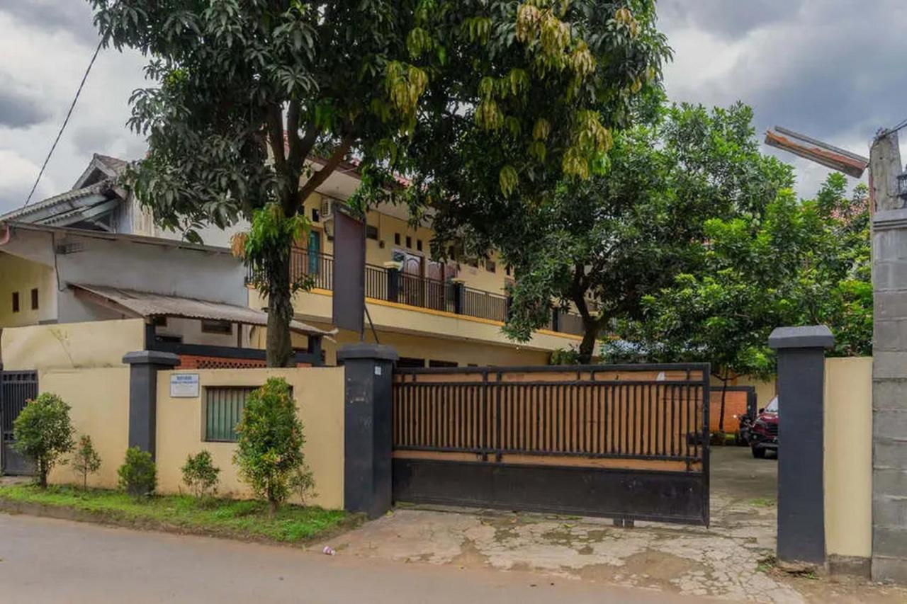 Kostawira Syariah Bintaro Mitra Reddoorz Hotel Mencil Luaran gambar