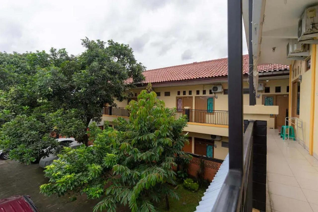 Kostawira Syariah Bintaro Mitra Reddoorz Hotel Mencil Luaran gambar