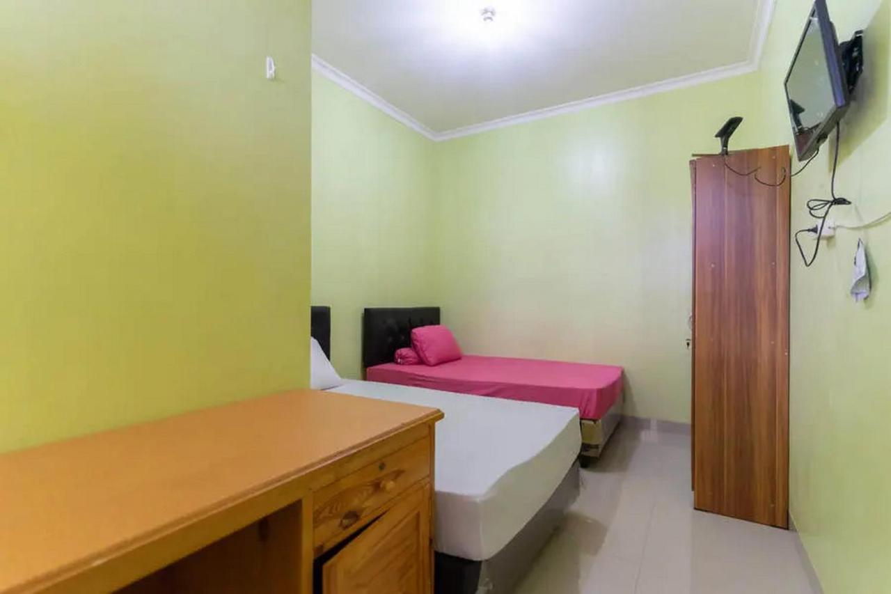 Kostawira Syariah Bintaro Mitra Reddoorz Hotel Mencil Luaran gambar