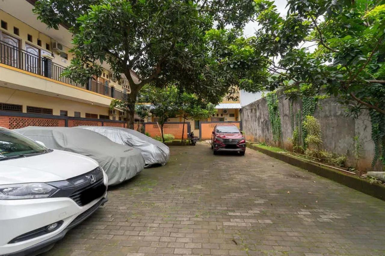 Kostawira Syariah Bintaro Mitra Reddoorz Hotel Mencil Luaran gambar