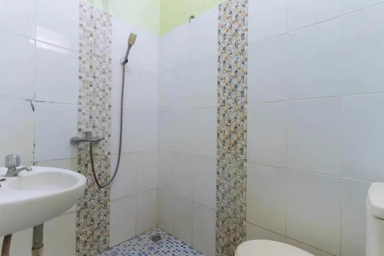 Kostawira Syariah Bintaro Mitra Reddoorz Hotel Mencil Luaran gambar